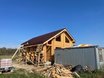 Двухэтажная дача из деревянного бруса